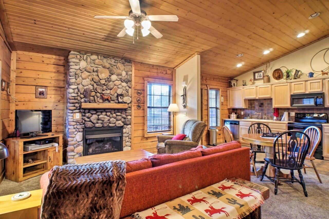 Cabin-Style Studio Right Off The Branson Strip! Apartment Bagian luar foto
