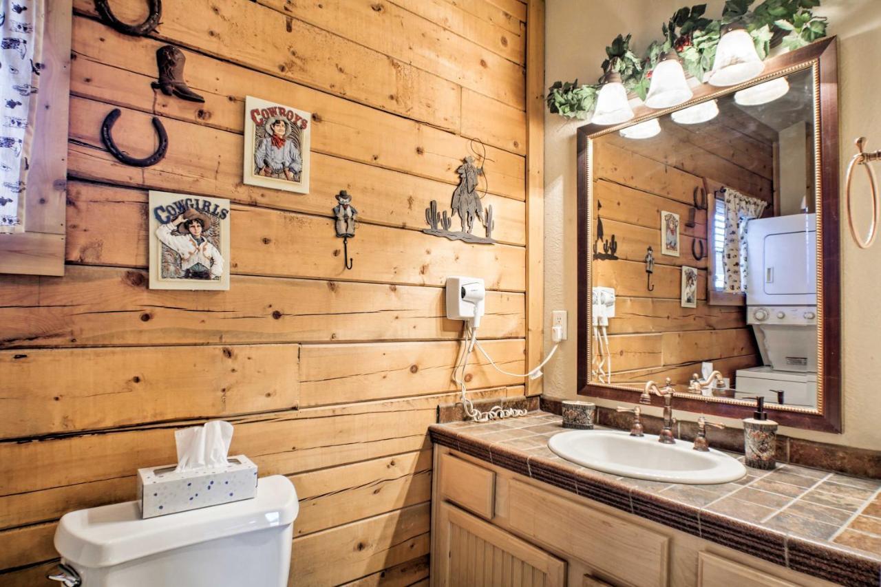 Cabin-Style Studio Right Off The Branson Strip! Apartment Bagian luar foto