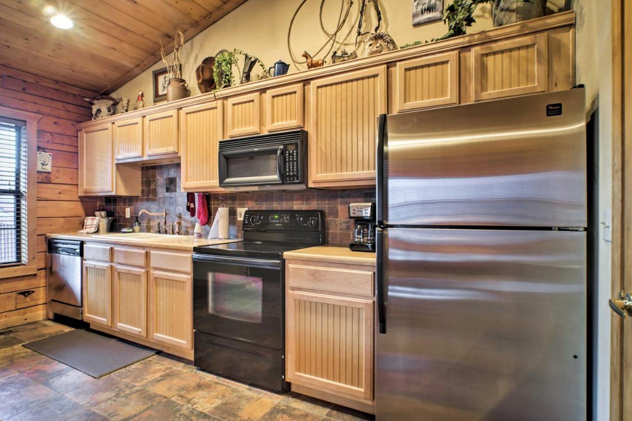 Cabin-Style Studio Right Off The Branson Strip! Apartment Bagian luar foto