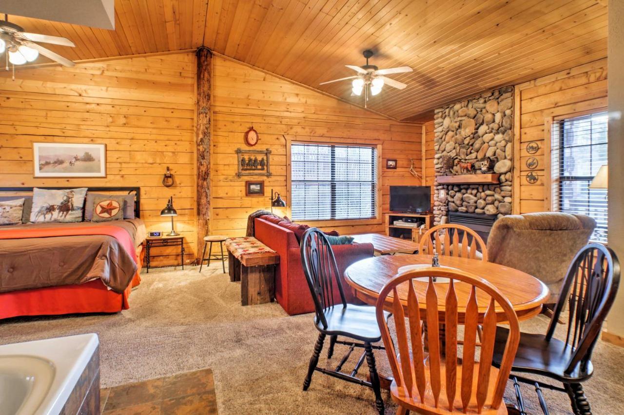 Cabin-Style Studio Right Off The Branson Strip! Apartment Bagian luar foto