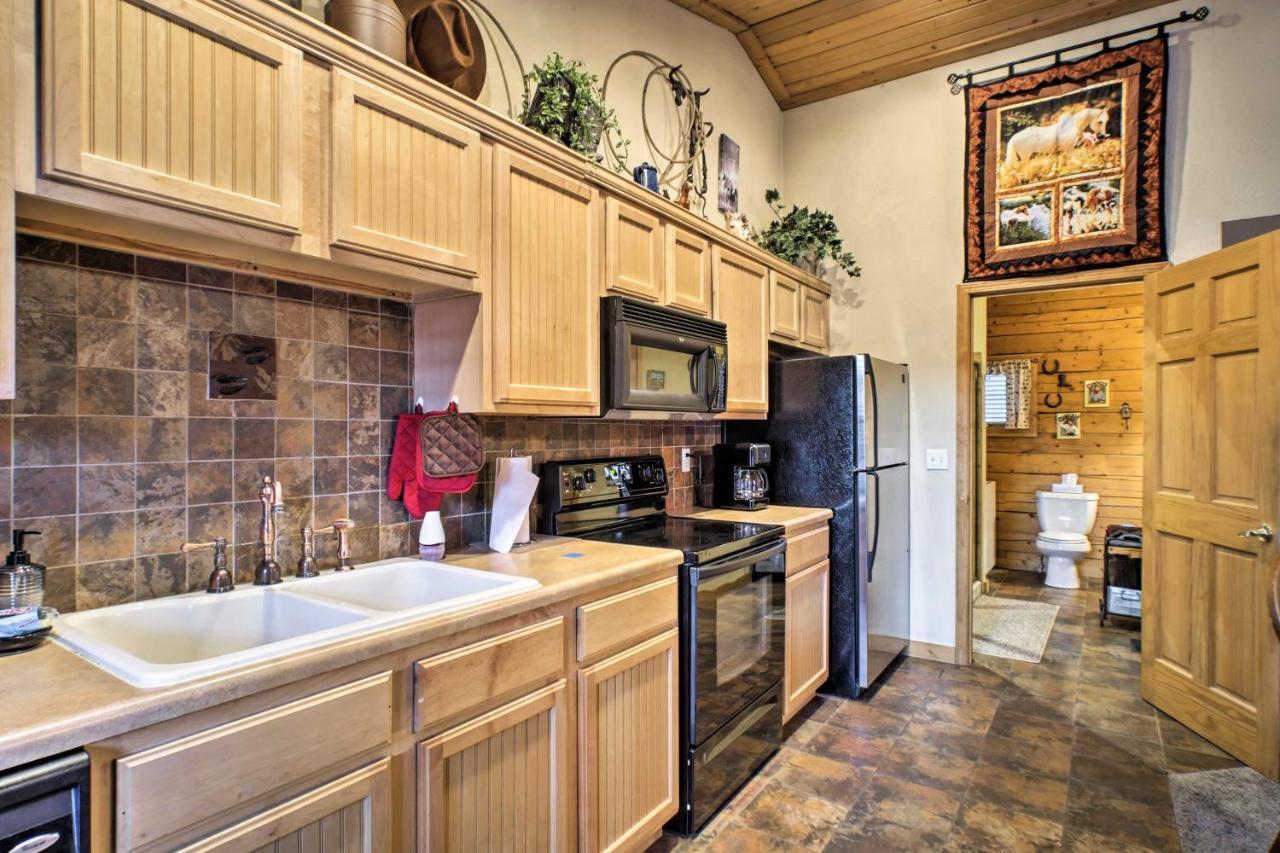 Cabin-Style Studio Right Off The Branson Strip! Apartment Bagian luar foto