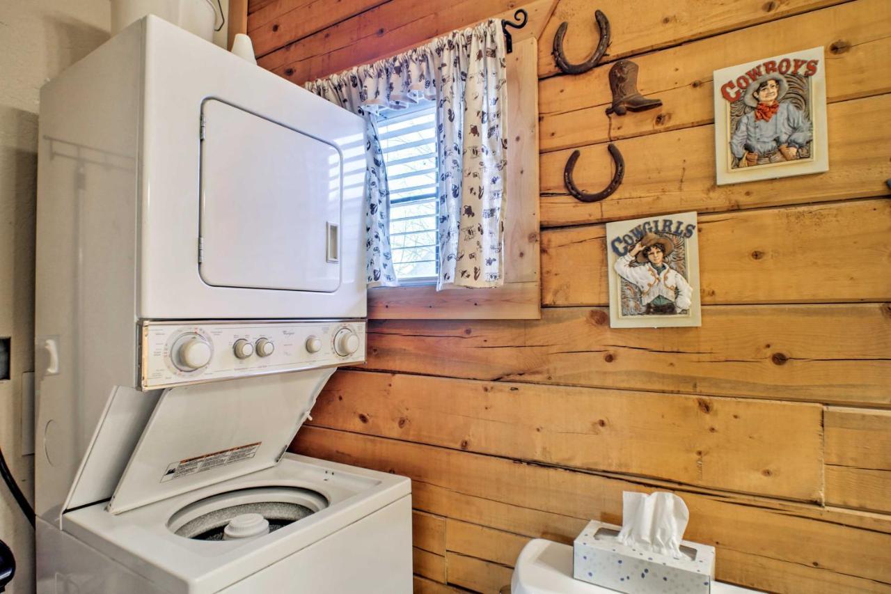 Cabin-Style Studio Right Off The Branson Strip! Apartment Bagian luar foto
