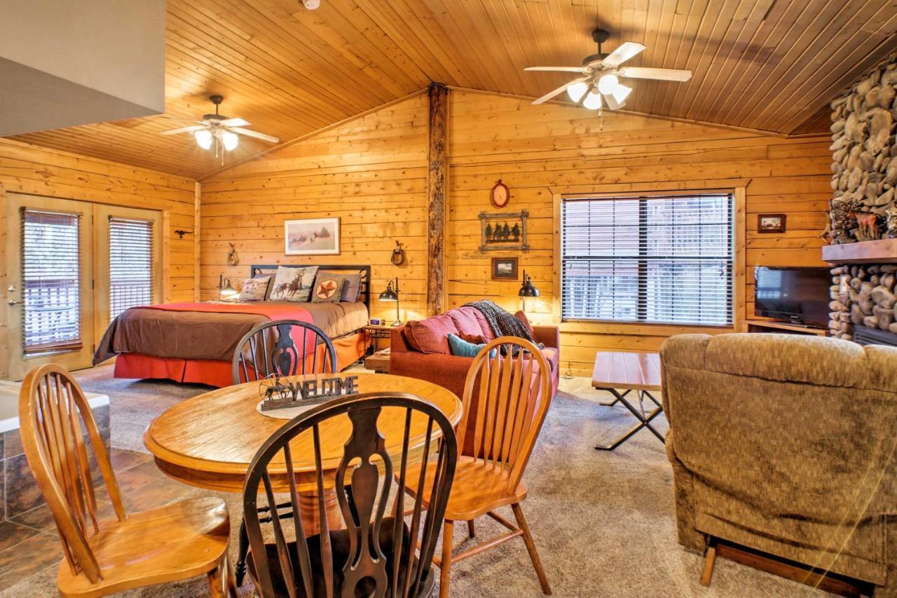 Cabin-Style Studio Right Off The Branson Strip! Apartment Bagian luar foto