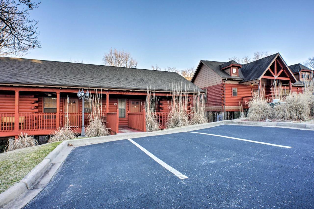 Cabin-Style Studio Right Off The Branson Strip! Apartment Bagian luar foto